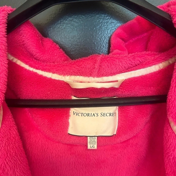 Victoria’s Secret fuzzy monogrammed robe L great condition - Picture 2 of 5